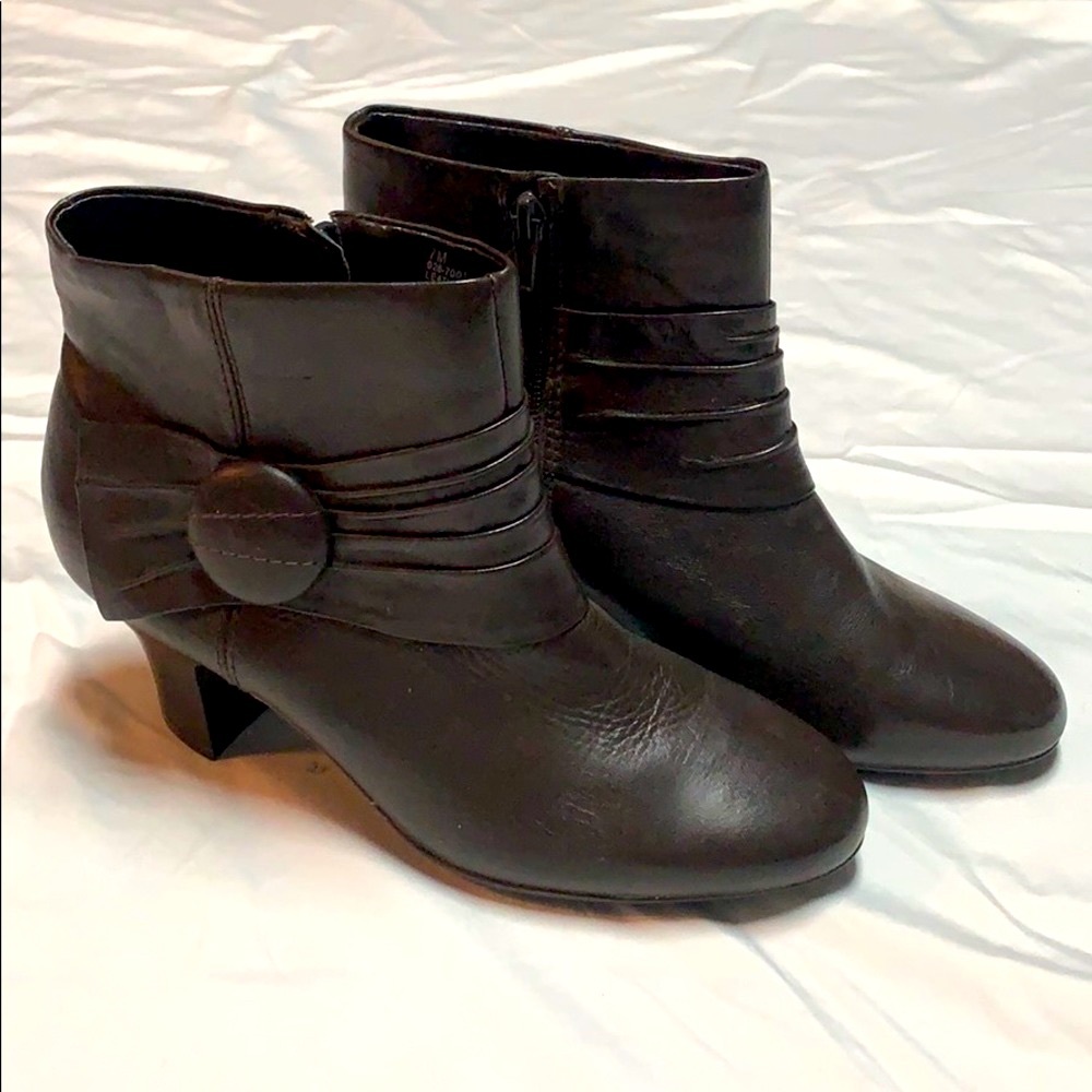 Strictly Comfort Camilla Brown Booties - size 7